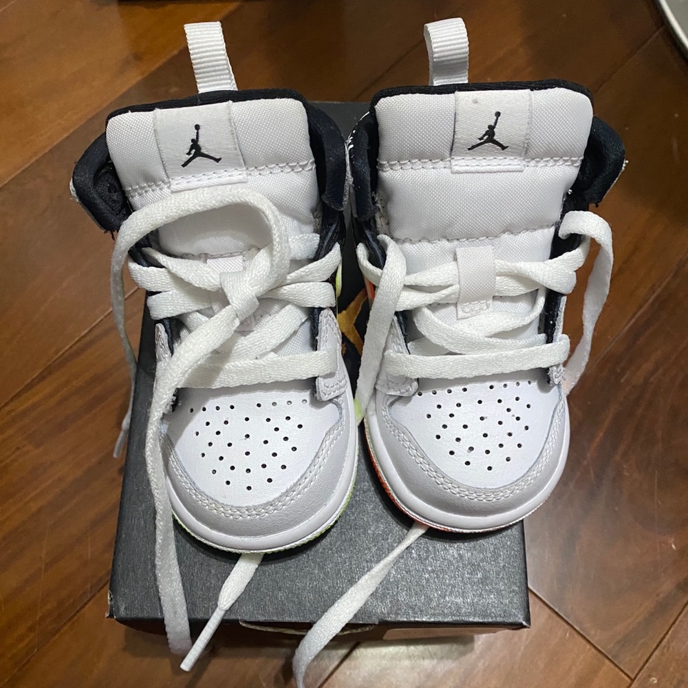 ❌SOLD❌Jordan 1 mid